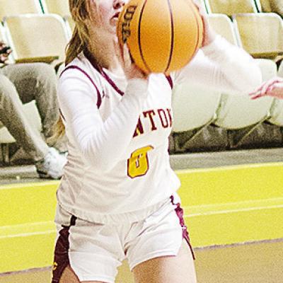 Clinton’s Laney Anderson squares to the basket as she prepares to shoot the ball during the Lady Reds’ home game against Woodward. CDN | Sam Goodwyn
