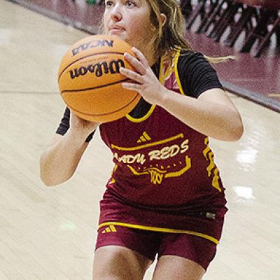 Clinton’s Laney Anderson gets into her stance as she prepares to shoot the ball during practice. CDN | Sam Goodwyn