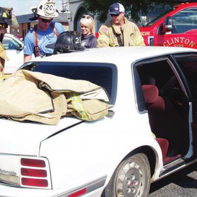 Car flees in-town wreck