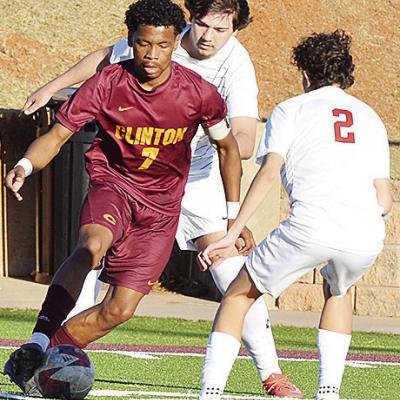 Clinton’s Deontray Beavers fights through two Elign defenders during the Reds’ win over the Owls in the Tornado Bowl. CDN | Sam Goodwyn Clinton’s Deontray Beavers fights through two Elign defenders during the Reds’ win over the Owls in the Tornado Bowl. CDN | Sam Goodwyn