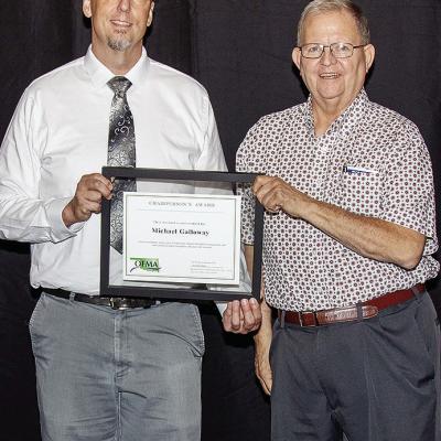 Jesse Beck, chair of the Oklahoma Floodplain Manager’s Association, presents Michael Galloway with the 2025 Chairperson’s Award. CDN | Courtesy photo
