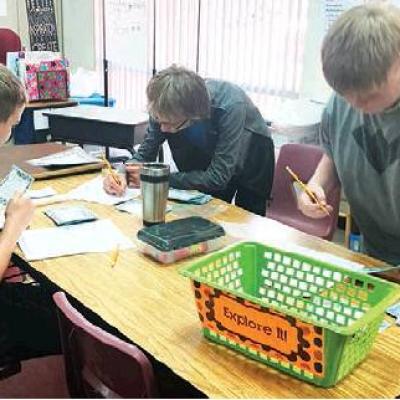 CDN | Robert S. Bryan Students study cellular theory