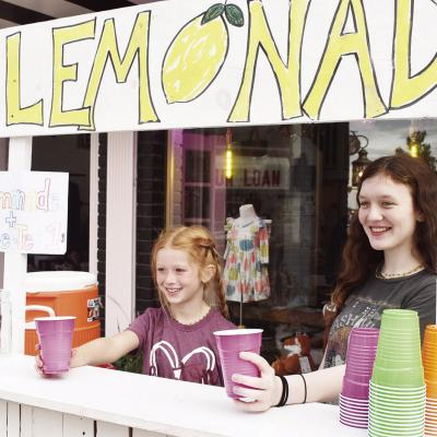 Halle Stockton, left, and Lily Hemingway sell lemonade at Thursday’s Friends on Frisco. CDN | Emily Stephens Friends on Frisco wraps up series