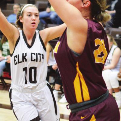 Clinton sophomore Makia Lovelace scans the floor and looks to pass versus Elk City. Lovelace averages 8.4 points per game this year. CDN | Collin Wieder CHS begins back-to-back stretch tonight