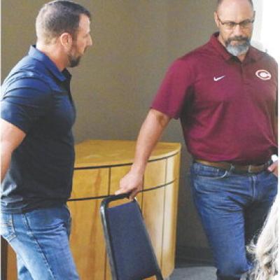 Sen. Mullin talks issues in Clinton stop