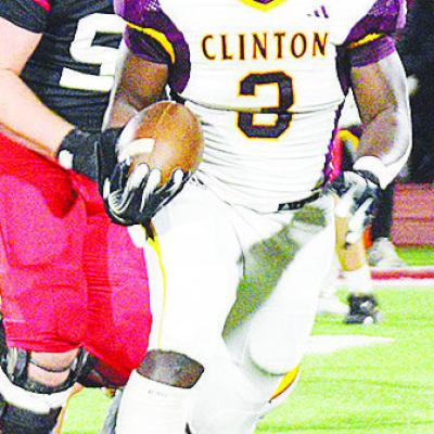No. 3 Zaedon Collins carries the ball during Clinton’s road district game against the Owls in Elgin. CDN | John Kinsey Scanning the field