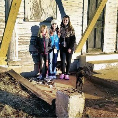 CDN |Courtesy Photo Taylor Neece, left, LaChelle Hulett and Madycin Gerhardt stopped by to watch the Arapaho Reading Room being prepared for its move. Arapaho Reading Room ready for moving day