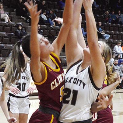 Reds, Elks split Clinton’s opener