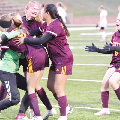 Lady Reds beat Cache in thriller