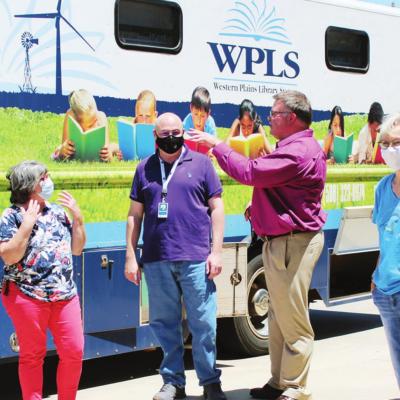 WPLS bookmobile hosts delegation