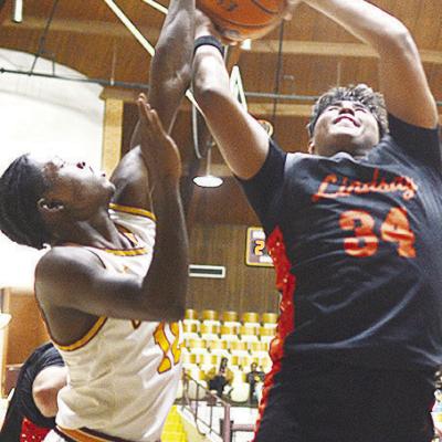 Clinton’s Atticus Thompson tries to block a shot during the Reds’ homeopener against the Lindsay Leopards in the Tornado Dome. CDN | Sam Goodwyn Clinton’s Atticus Thompson tries to block a shot during the Reds’ homeopener against the Lindsay Leopards in the Tornado Dome. CDN | Sam Goodwyn