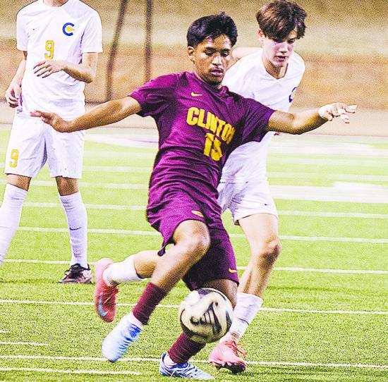 No. 15 Hector De La Fuente outraces the Classen defender during Clinton’s win Thursday over the Comets. CDN | Sam Goodwyn No. 15 Hector De La Fuente outraces the Classen defender during Clinton’s win Thursday over the Comets. CDN | Sam Goodwyn
